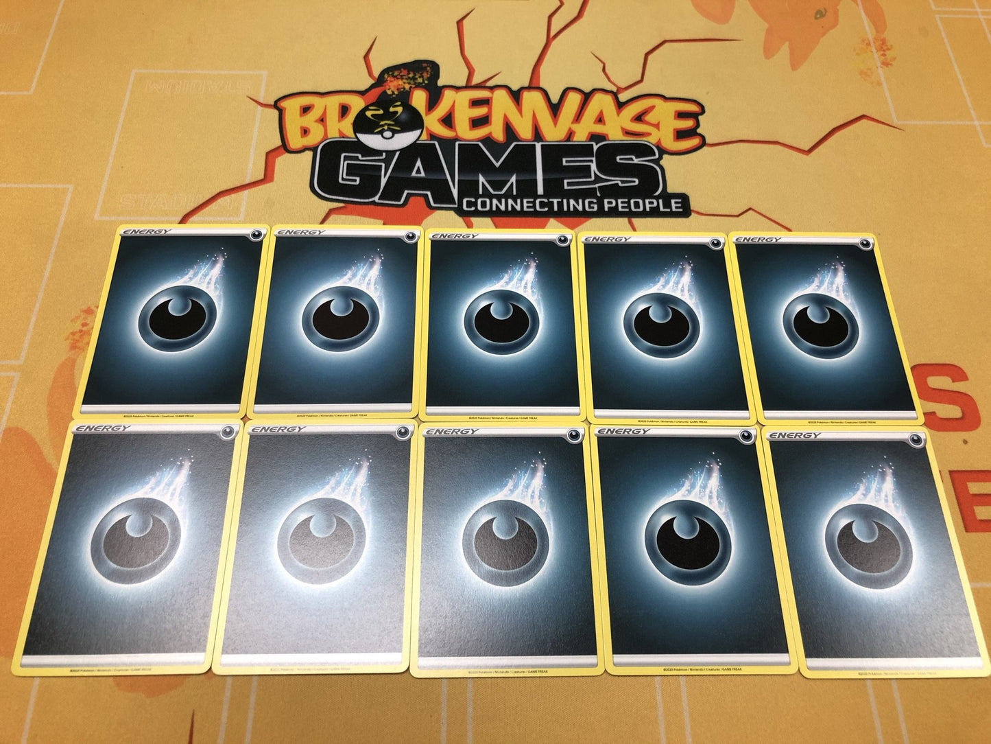 20 X Pokemon Basic Energy - Dark Energy