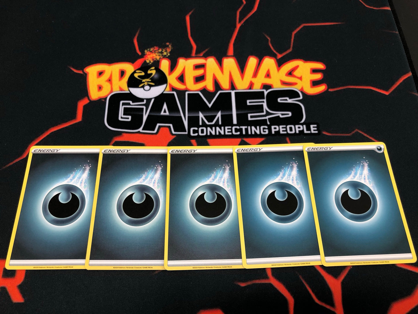 <transcy>5 X Pokemon Sword & Shield Basic Energy - Dunkle Energie</transcy>